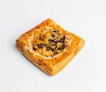 Слойка с курицей и грибами