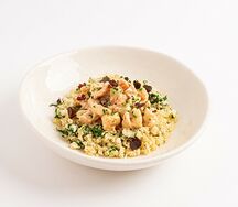 Соте из форели и креветок с киноа и овощами