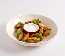 Обжаренный картофель беби со сметанным соусом