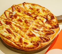 Хачапури с копчёным сыром сулугуни