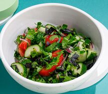 Салат по-грузински со специями и кахетинским маслом