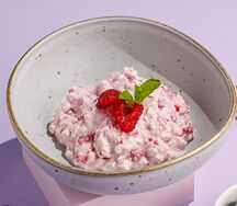 Творог с малиной