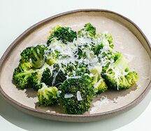 Брокколи с пармезаном