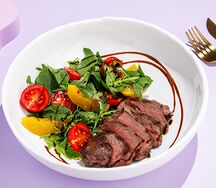 Салат с ростбифом и персиками
