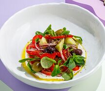 Греческий салат с кремом из сыра фета