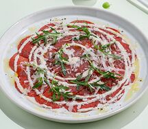 Карпаччо из говядины с трюфельным соусом