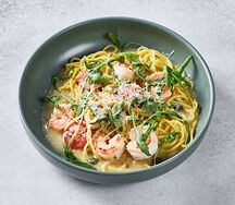 Спагетти с креветками, помидорами Черри и рукколой
