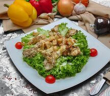 Салат Цезарь с курочкой
