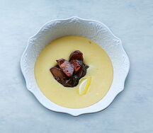 Кукурузная каша со сливой