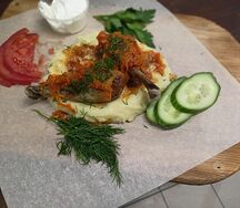 Куриная голень с картофельным пюре