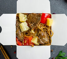 По-гавайски с говядиной и лапшой фунчоза
