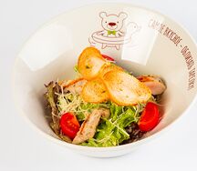 Салат Цезарь с индейкой
