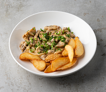 Говядина по-домашнему с картофельными дольками Рис