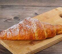 Круассан с вареной сгущёнкой
