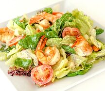 Салат с креветкой и арахисом