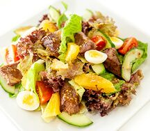 Салат с говядиной и апельсином
