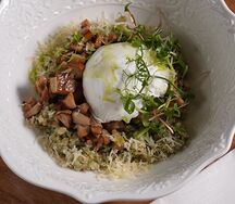 Зеленая греча с белыми грибами