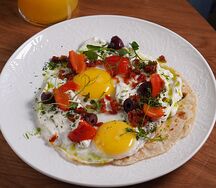 Глазунья на лепешке по-турецки