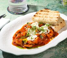 Креветки, томленные в лечо из бакинских томатов