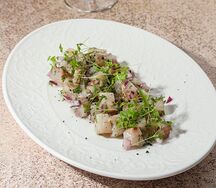 Сугудай из якутского муксуна с красным луком