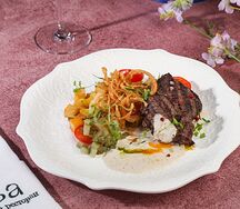 Медальоны из говядины в перечном соусе