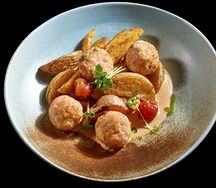 Креветочные котлетки с картофелем и соусом спайси