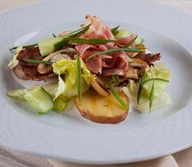 Тёплый салат со свининой