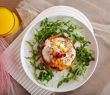 Премиальный бургер Пенка с соусом из горгонзолы и камамбера