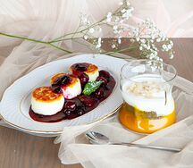 Сырники с ягодным соусом