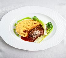 Щечки в соусе порто с кремом из поленты 