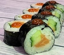 Острый ролл с лососем