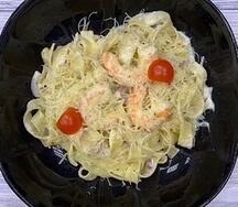 Паста с креветками в соусе песто