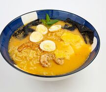 Сырный рамен с курицей