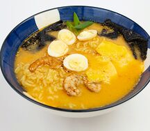 Сырный рамен с креветками