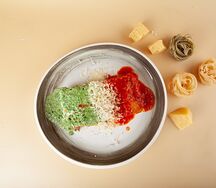 Лазанья с рваной щекой и сливочным демигласом