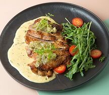 Стейк из свинины с соусом релиш