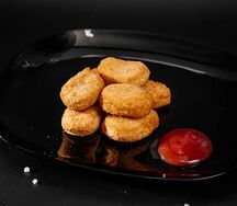 Куриные наггетсы с соусом