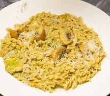 Паста с курицей и грибами