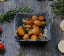 Картофель запеченный с травами