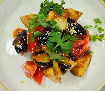 Салат с хрустящими баклажанами