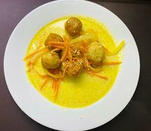 Фрикадельки куриные в сливочном соусе