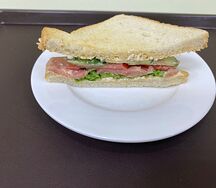 Сэндвич с красной рыбой