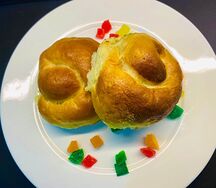 Булочка с изюмом