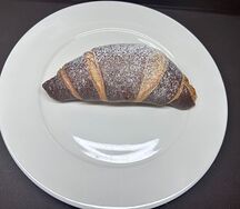 Круассан с шоколадом