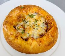 Пицца с колбасками