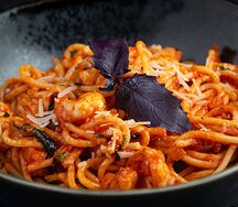 Паста с тигровыми креветками