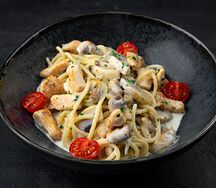 Паста с курицей и грибами