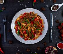 Лагман, жаренный с курицей