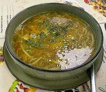 Бульон с цыпленком и домашней лапшой