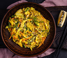 Курица карри с лапшой из батата